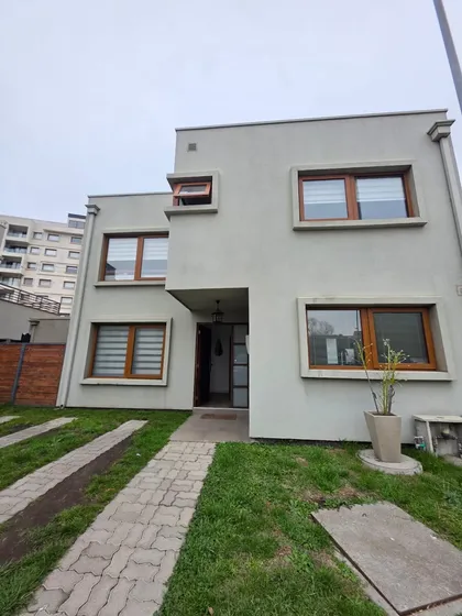 Se Arrienda Hermosa Casa Condominio Los Encinos
