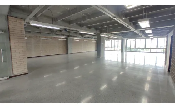 350m2 Oficina En Arriendo Guayabal - Medellín