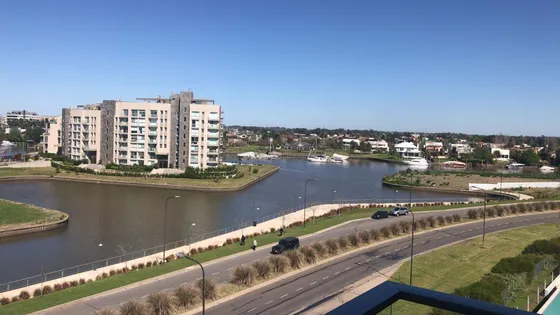 Departamento  En Venta Con Vista Al Rio - Espigon Trece