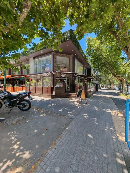Versatil Propiedad Comercial, Nueva, 3 Pisos Con Ascensor