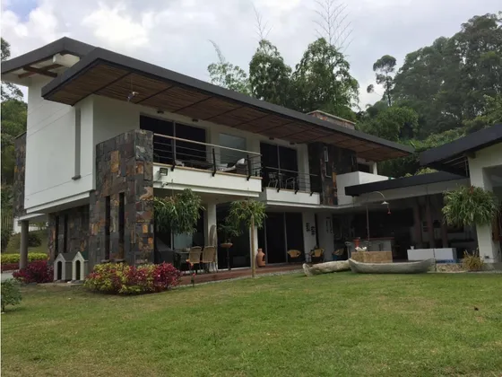 600m2 Casa Campestre Arriendo - Venta El Escobero Envigado