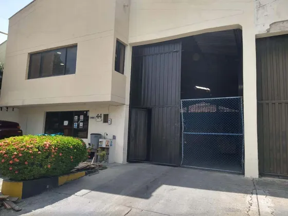 Bodega Industrial En Venta: Ubicación Estratégica Cod. 53426