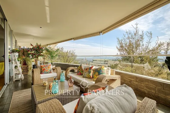 Arriendo De Amplio Duplex Con Jardín En San Carlos...