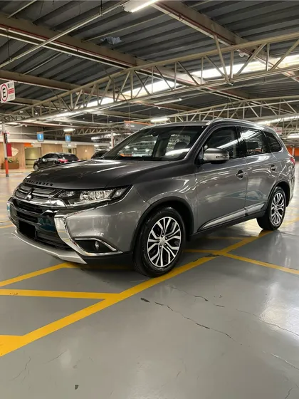 Mitsubishi Outlander 2.0 L4 Comfort Cvt 5p