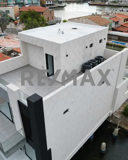  Re/max Líder- Vende Casa Bote B Moderna A  Estrenar-alexis Quinn