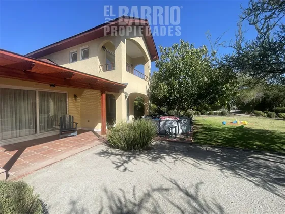 Casa En Arriendo En Hacienda De Chicureo, Piedra Roja