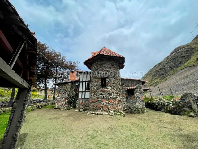 Se Vende Casa Con 2145 M² En Apartaderos, Mérida.