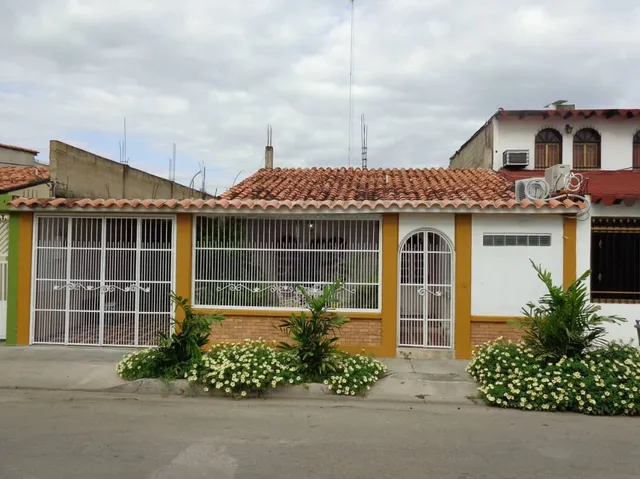 En Alquiler Casa Ubicada En Urbanización El Remanso, Santa Cruz De Aragua / Emer.