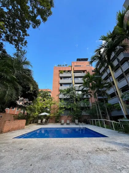 Alquilo Apto. De 84 M2, 2h, 2b, 2pe, Ref. 1.500 - Urb. Campo Alegre