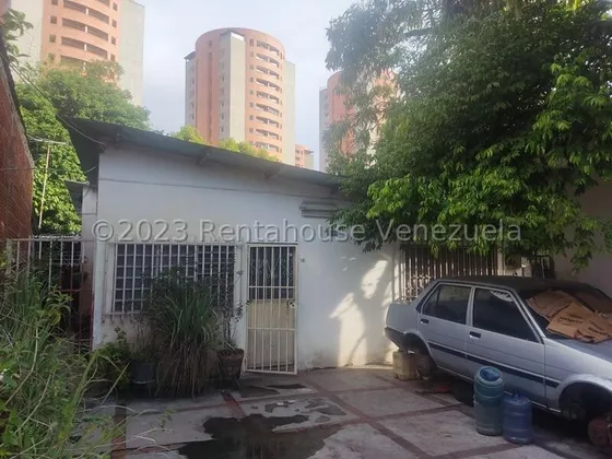  Terreno Para Uso Comercial, Ubicacion Estrategica Entre Av Bolivar Y Andres Eloy Blanco. Zona Tatalmente Comercial. Ideal Para Taller O Pequeña Empresa.