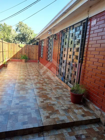 Casa En Venta De 3 Dorm. En La Florida