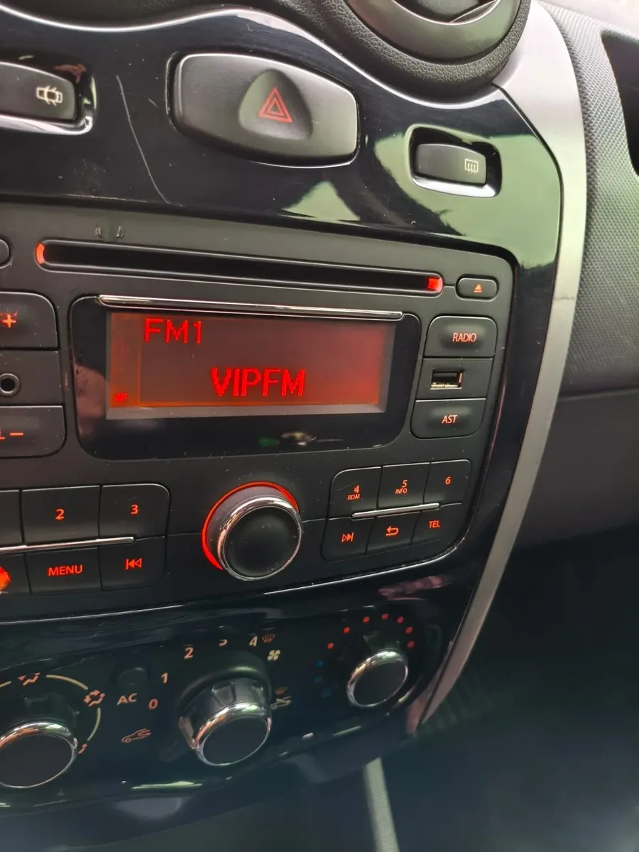 Renault Sandero 2012 1.0 16v Expression Hi-flex 5p — foto 6