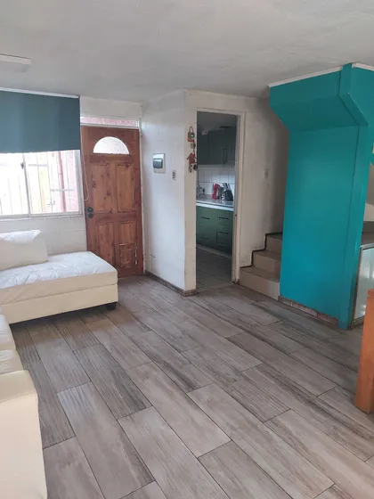 Casa De 2 Pisos Con Excelente Ubicación (68466)