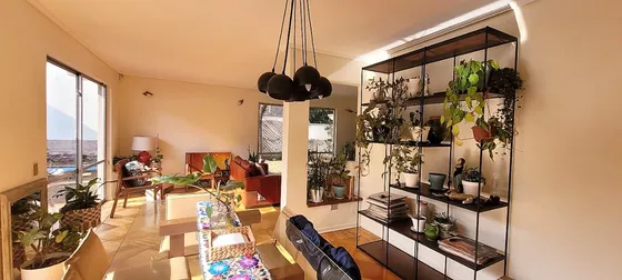 Casa 4 Dorm + Servicios Y Amplio Sala De Estar