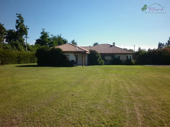 Casa En Venta De 7 Dorm. En Calera De Tango
