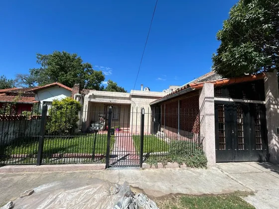 Venta Casa  4 Ambientes Pileta Y Cochera J.c. Paz