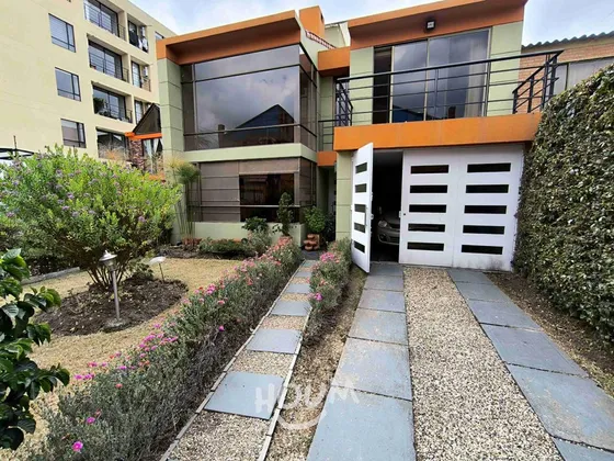 Casa En Vereda Tiquiza. 4 Habitaciones, 198 M², Id: 121366
