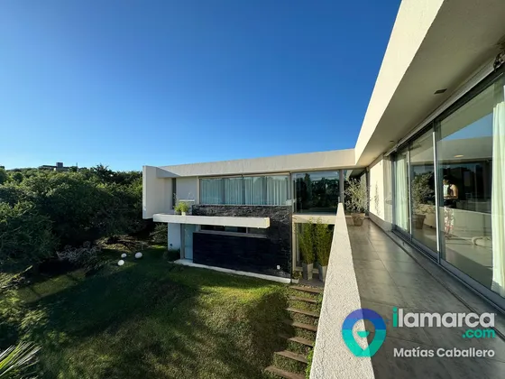 Casa A La Venta De 4 Dormitorios En Q2 De Categoría