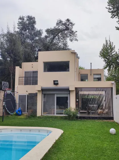 Venta Casa 4 Ambientes 3 Dormitorios Garage Piscina Jardin - Zona Pilar - Barrio Parque Yei Pora -