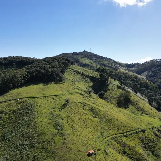 Terreno De 36.300 M² - Com Nascente De Água Na Pedra De São Domigos, Ao Lado De Gonçalves Mg