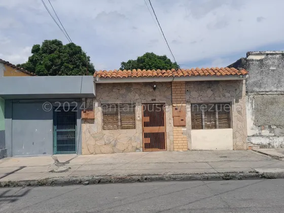 Rosa Rodríguez Vende Casa En Zona Centro, Barquisimeto 25-6862