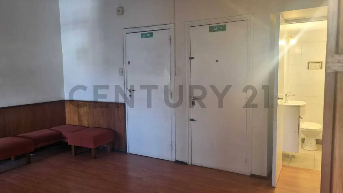 Office for Sale Facing Av. Colón, Mendoza.
