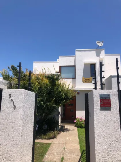 Casa En Venta De 4 Dorm. En Talca
