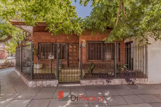 Casa 4 Ambientes Con Cochera Y Patio En Villa Bosch  
