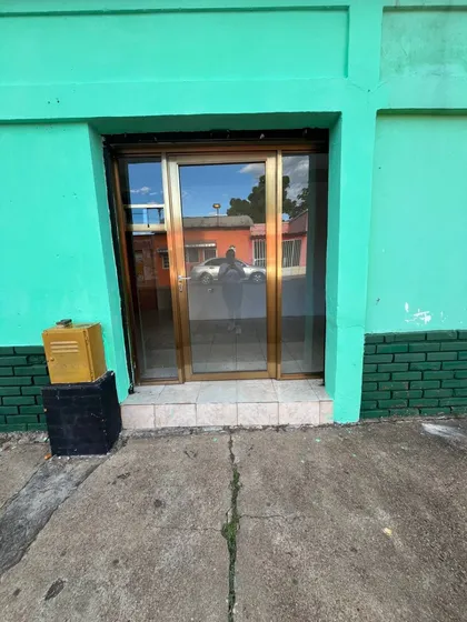Alquiler De Local Comercial Al Ladod El Edificio Cata Y Diagonal A La Farmacia San Salvador, Anaco, Estado Anzoategui