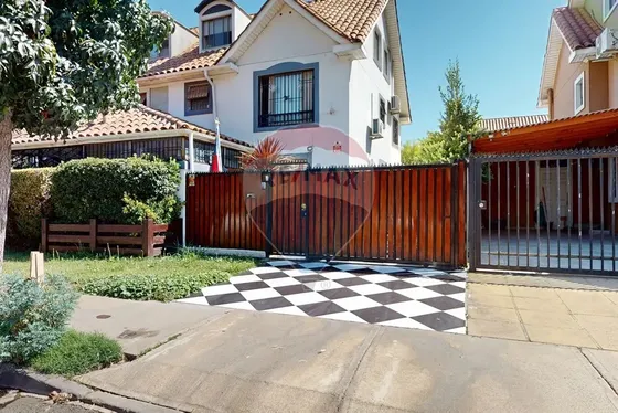 Bella Casa En La Florida (4+1 D / 3 B)