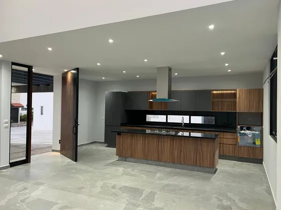 Estrene Residencia En Lomas De Cuernavaca, 3 Recamaras, Alberca, En Privada.