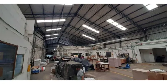 Bodega Con Oficinas En Sector Industrial Y Comercial De La Calle 30 Vg