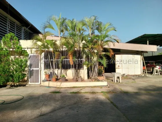 Galpón En Venta. Urb. Parque Industrial San Rafael. Charallave.