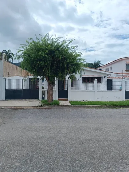 Casa En Alquiler Urb Trigal Norte                    Jc-lp