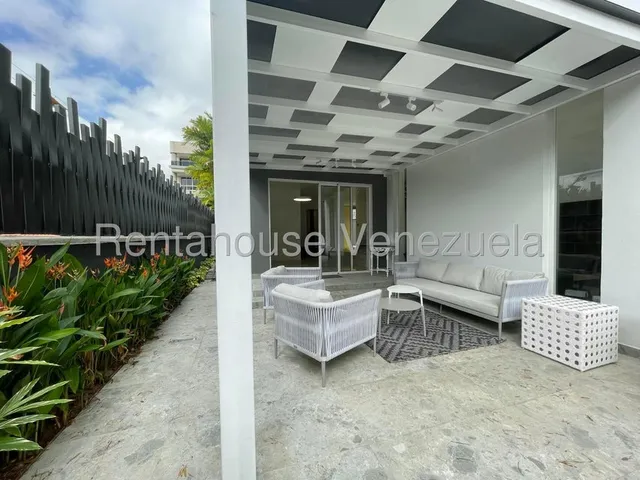 Se Vende Bella Casa En La Castellana Mls 25-14632