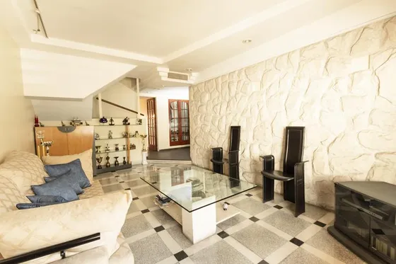 Venta Casa 5 Amb 307 M2 Cochera 2 Autos Patio Valentin Alsina Lanus