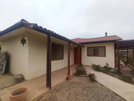Venta Parcela Con Amplia Casa De Un Piso 4d/2b/3e, Quillota.