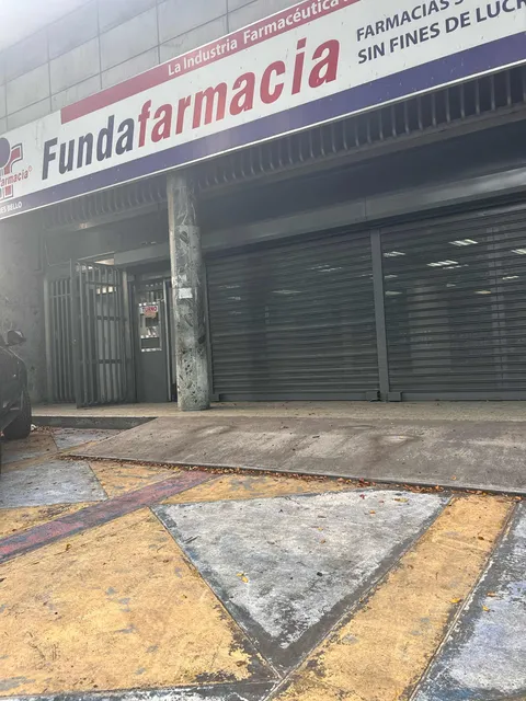Local Comercial 500 Mts, Doble Altura. Pie De Calle. Estac.