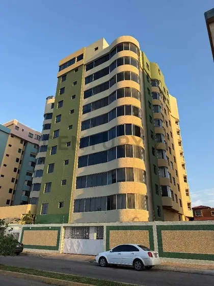 En Alquiler Apartamento En La Avenida Bolívar De Lechería