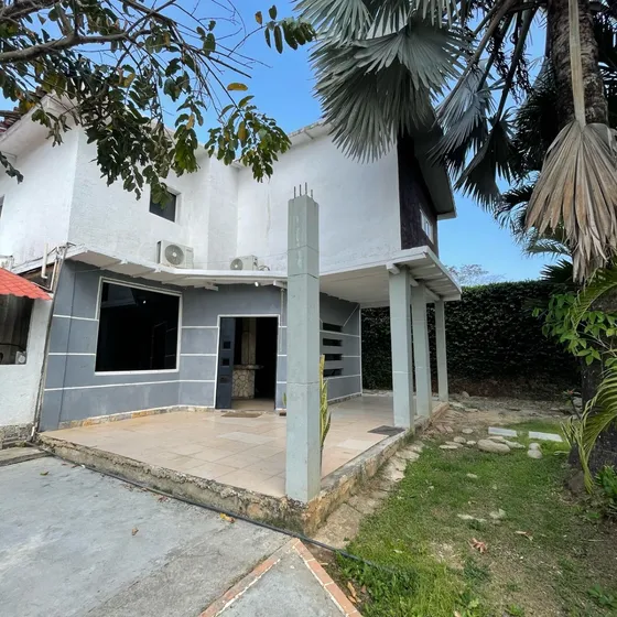 Global Vende Casa  En Urbanización Villa Samanes Sector Las Josefina Ii  San Diego 