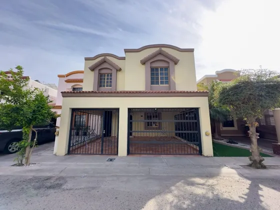 Casa En Venta En Montecarlo Residencial