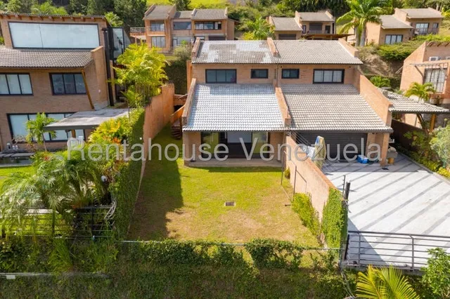 Casa ( 3 Niveles ) Venta Alto Hatillo ( Urb. La Hatillana) Mls-25-8567