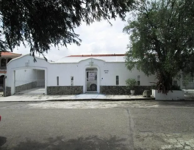 Casa En Venta La Viña Inm Esta Gran Oportunidad De Adquirir Una Casa En Calle Cerrada Y Con Vigilancia Privada En Una De Las Mejores Y Mas Exclusivas Zonas Del Norte De Valencia 24-21165