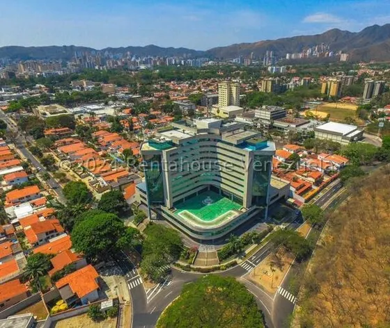 Oficina Venta  Impecable, Con Aire Acondicionado, Pozo De Aguia, Segura  Cc Viña Plaza La Viña Valencia Carabobo Leida Falcon Lf24-23146