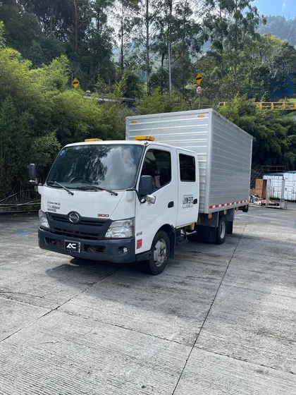 Hino T300 Doble Cabina 4.0 Furgon 2021
