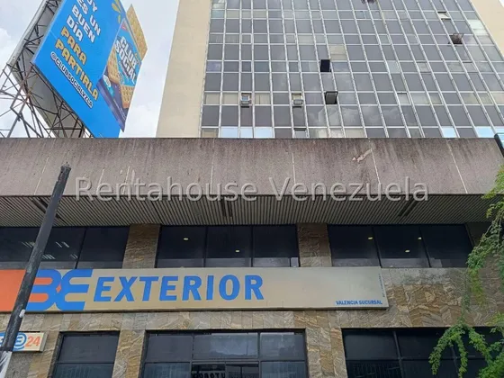 Oficina En Venta Inm Av. Bolivar Norte Sector Las Acacias, Edificio Exterior. Divisiones Internas En Mampostería, Consta De Recepción Amueblada. 25-7450