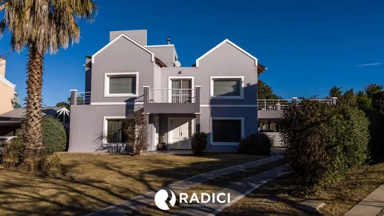 Venta Casa En V. Escondido - B El Rocio -  Pileta, Quincho Y Un Gran Jardin! C Cert. Appto Bancor La Vas A Perder
