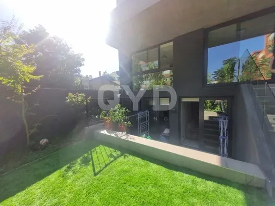Duplex Con Jardin