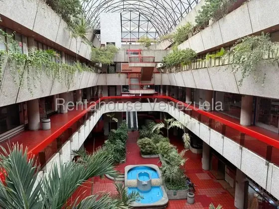 Se Vende Local En Las Mercedes ( El Paseo)