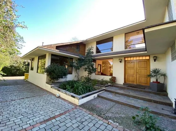 Casa En Venta De 6 Dorm. En Lo Barnechea